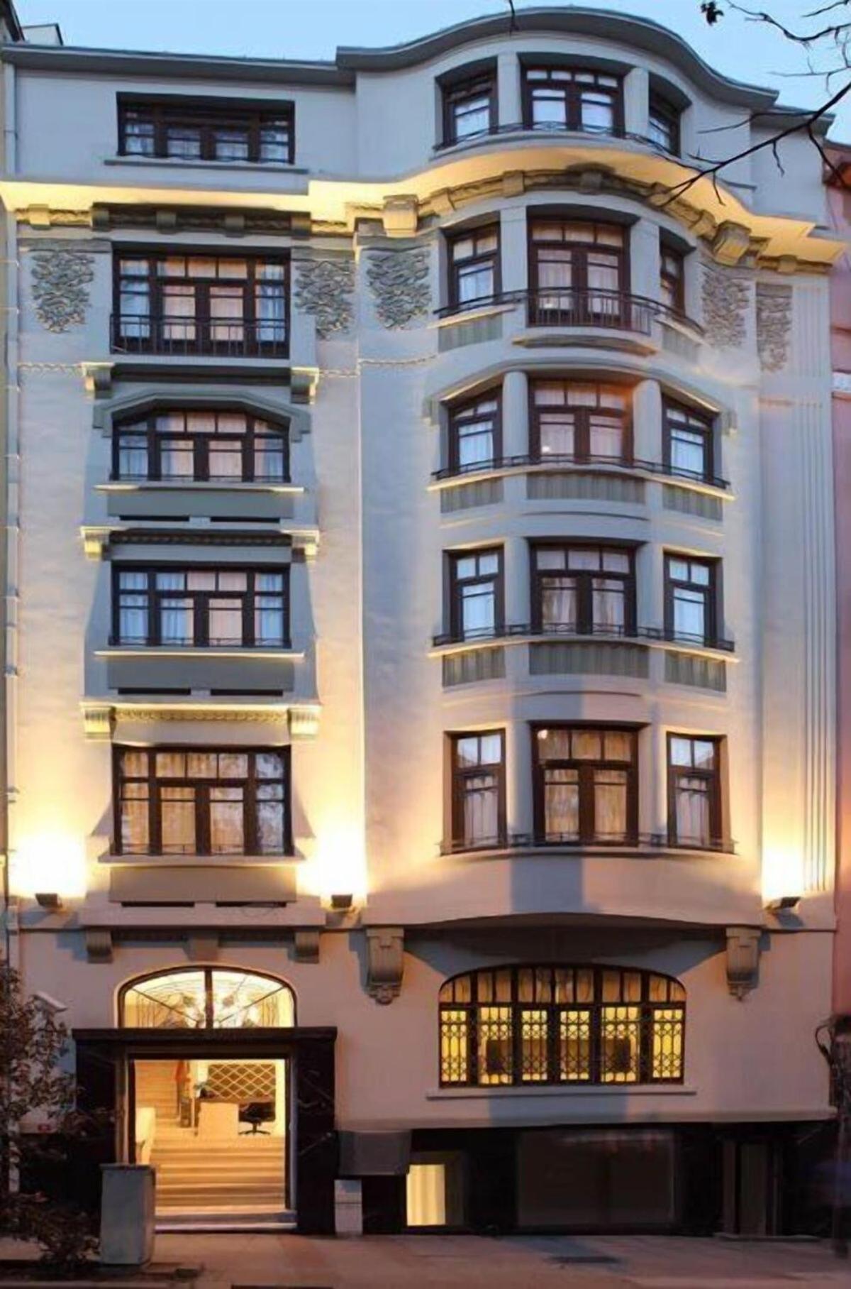 Stay Lab Taksim 15 Suites Istanboel Buitenkant foto